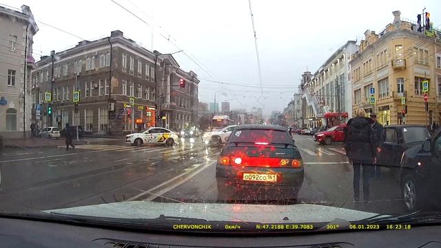 ДТП перед светофором смотреть онлайн