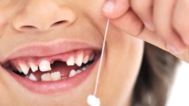 Почему Молочные Зубы выпадают? смотреть онлайн