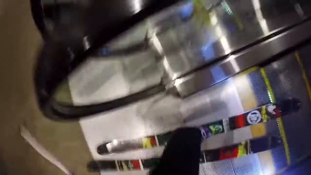 GoPro В лыжах на эскалаторе смотреть онлайн