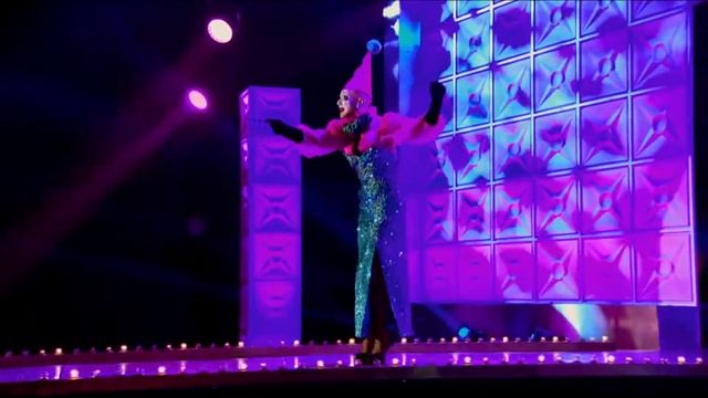 Runway Looks Of Sasha Velour смотреть онлайн