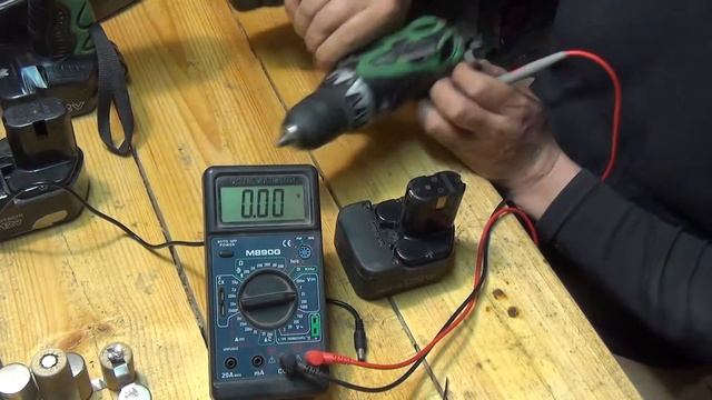 Шуруповерт Hitachi 12 вольт, тест новых Литий аккамуляторов смотреть онлайн