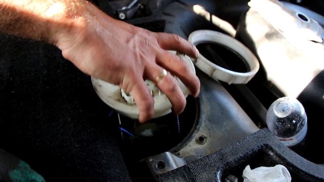 ЗАМЕНА ДАТЧИКА УРОВНЯ ТОПЛИВА. Если датчик показывает пустой бак honda civic 4d и другие авто смотреть онлайн