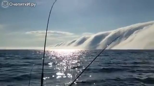 Горы из облаков над озером смотреть онлайн