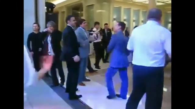 Танцы мемы под саксавюфон смотреть онлайн