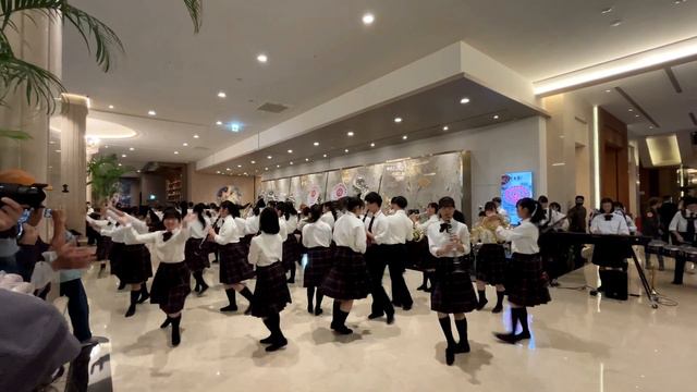 京都橘高校吹奏楽部「富士大飯店フラッシュモブ」 @johnson3846 @setn@timvlogs8127 смотреть онлайн