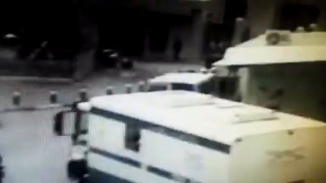 Далеко, от конвоя не убежал