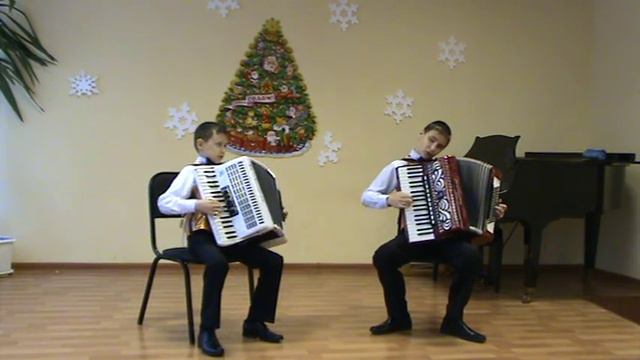 Попов. Над окошком месяц.Блантер. Катюша. Судариков. Добрый волшебник. Исп. Р. Семеряк и Д. Гукин смотреть онлайн