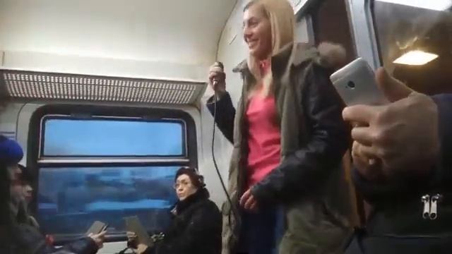 Какая то магия тянет слушать и слушать как она поёт  Великолепно