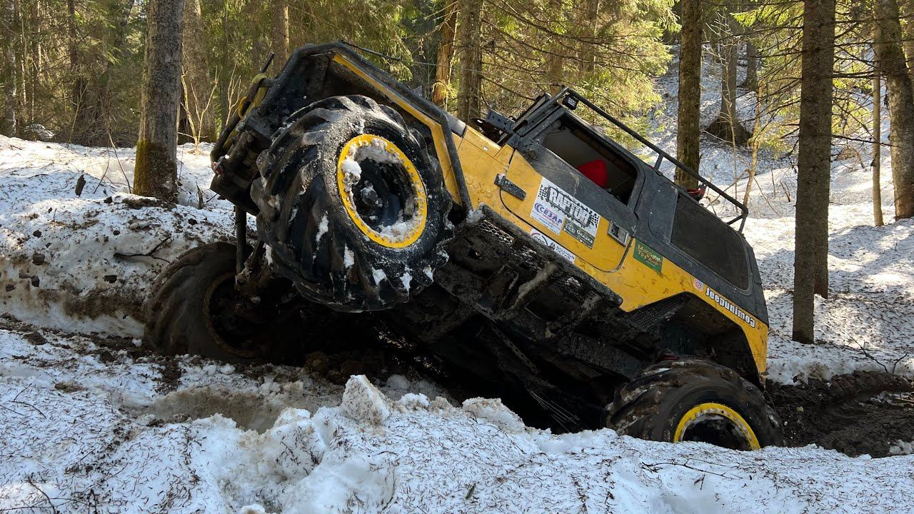 Смогли пробить новую дорогую) Wrangler Laplander и Unimog) последний снег! смотреть онлайн