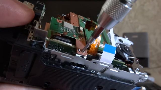 Частичная разборка видеокамеры Panasonic hc-v770(Partial disassembly hc-v770). смотреть онлайн