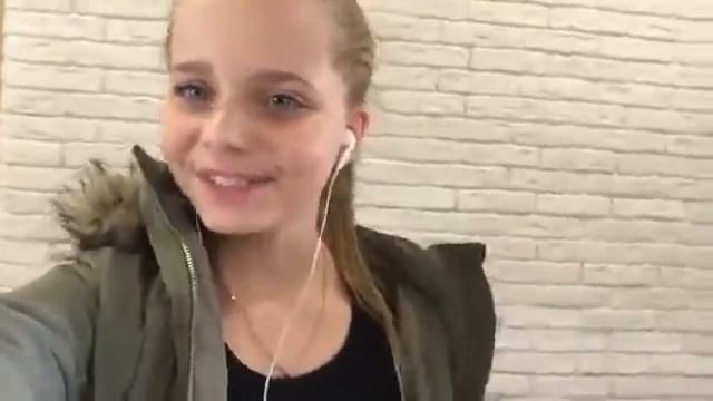 Алиса передаёт привет смотреть онлайн