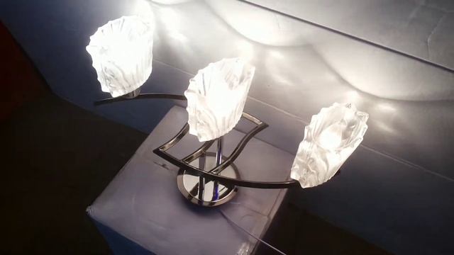 Потолочная люстра 3 лампы 3 стеклянных плафона! смотреть онлайн
