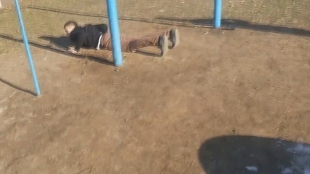 СЛОМАЛ ПОЗВОНОЧНИК, УПАВ С ТУРНИКА | ТОП 7 | ЖЕСТКИЕ ПАДЕНИЯ С ТУРНИКА | WORKOUT FAIL смотреть онлайн