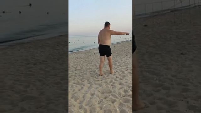 Скандал на пляже Мариуполя смотреть онлайн