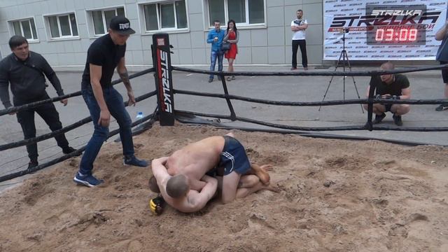 МАЛЫШ против Лысого злодея !!! Легкий вес !! смотреть онлайн