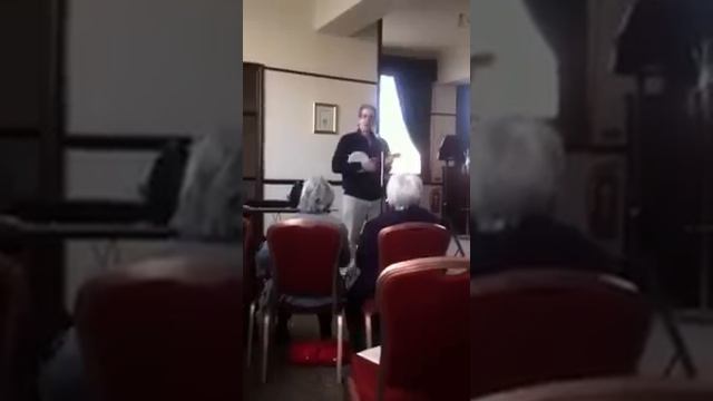 Scott Edelman performs "When I'm Cleaning Windows" смотреть онлайн