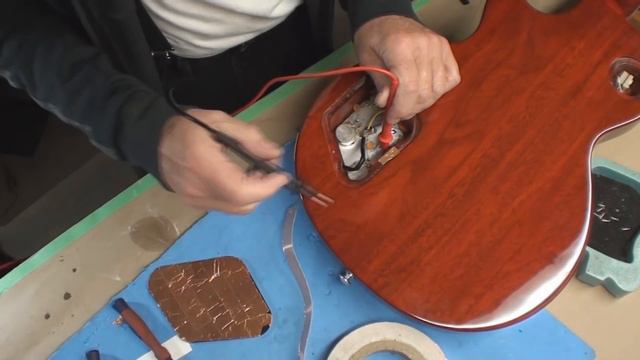 Gibson Les Paul With Static Electricity Noise WTF смотреть онлайн