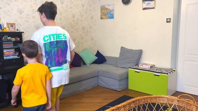 Андрей не любит малышей смотреть онлайн