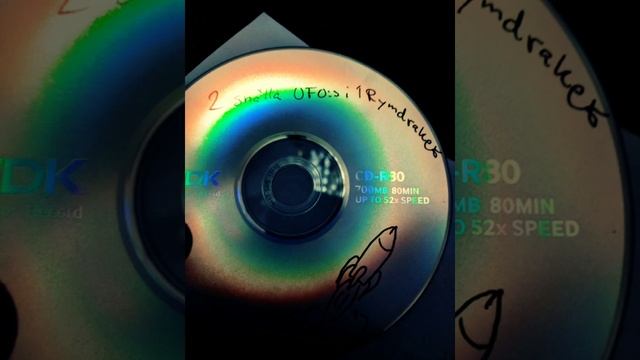 2 snälla UFO:s I en rymdraket - Maten är pepparkaka clementin смотреть онлайн