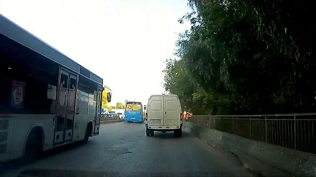 Ролик снят о видеорегистраторе и радар-детектора. смотреть онлайн