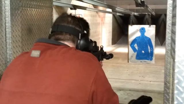 Full auto H&K sub-machine gun demo at indoor range смотреть онлайн