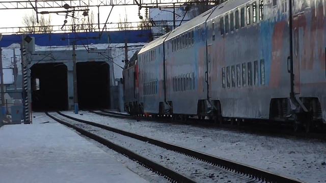 Электровоз ЭП20-022 скорый двухэтажный поездом №104 Москва - Адлер смотреть онлайн