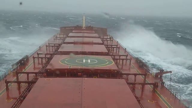 Post-Panamax Bulker, North Atlantic Ocean смотреть онлайн