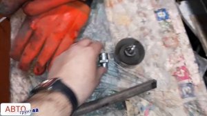 Шум под капотом. Как снять промежуточный ролик. Как снять паразитный ролик и не срезать грани болта