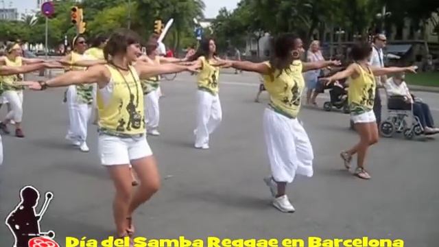Desfile en el Port Vell Día del Samba Reggae en Barcelona 2012 смотреть онлайн