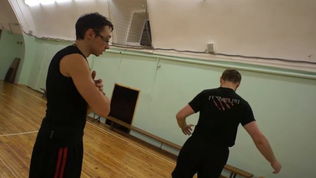 Палка против ножа и защита от палки голыми руками — уроки самозащиты от оружия Алексея Минигалина смотреть онлайн