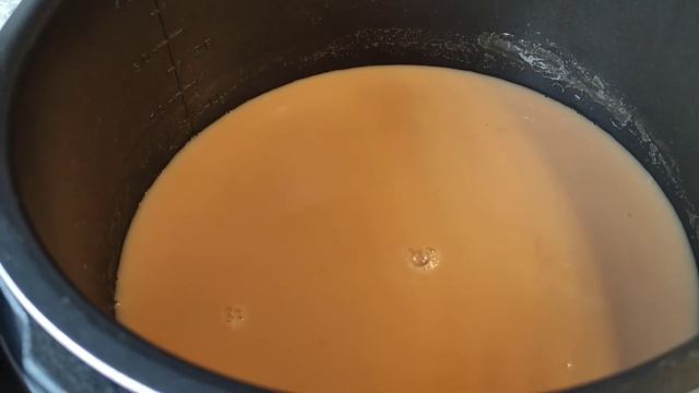 КАК ПРИГОТОВИТЬ ВАРЕНОЕ СГУЩЕННОЕ МОЛОКО // В МУЛЬТИВАРКЕ-скороварке смотреть онлайн