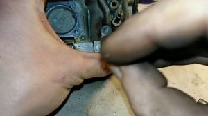 Как вытащить винт качества смеси за 2 минуты, карбюратор Солекс.