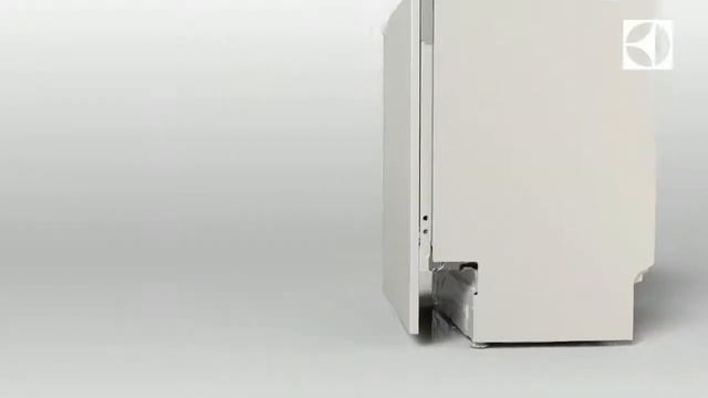 Система крепления фасада PerfectFit в посудомоечной машине Electrolux EEC987300L смотреть онлайн