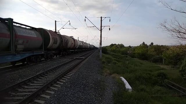 ВЛ80с-2118/1604 со сборным поездом и приветливой бригадой смотреть онлайн