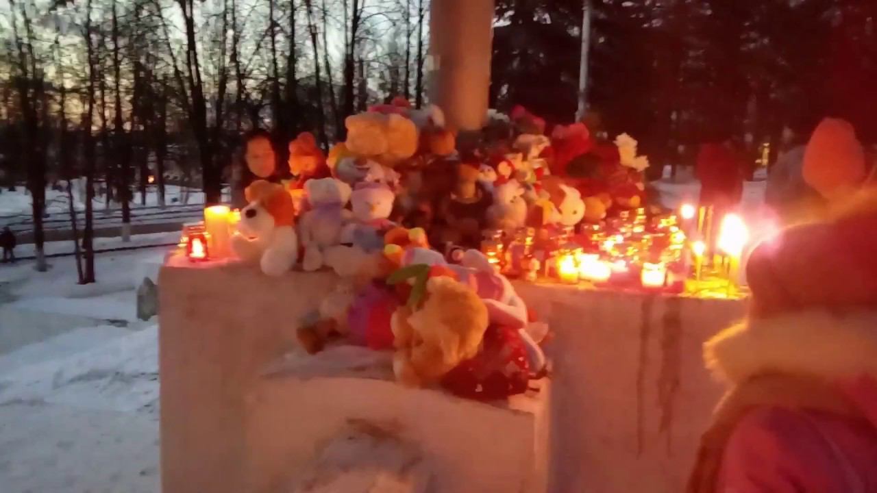Боровичи. Акция памяти погибших в Кемерово. смотреть онлайн