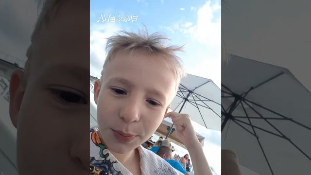 показываю и объясняю и где мы находимся и мы сейчас на море смотреть онлайн