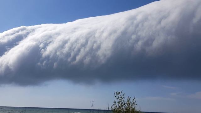 Rare morning glory cloud off Lake Michigan смотреть онлайн
