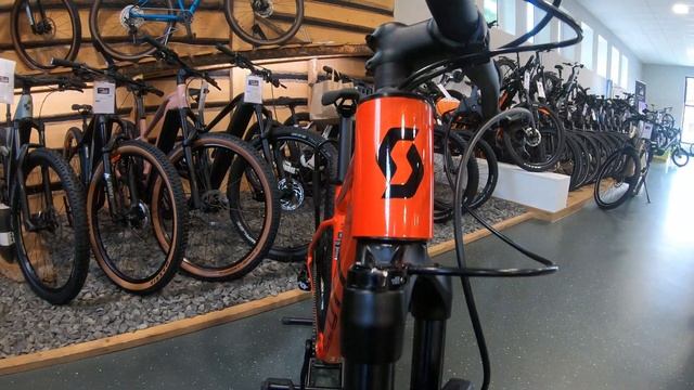 Scott Scale 970 fiery red MTB-Hardtail ( 2023 ) WALK-AROUND REVIEW смотреть онлайн