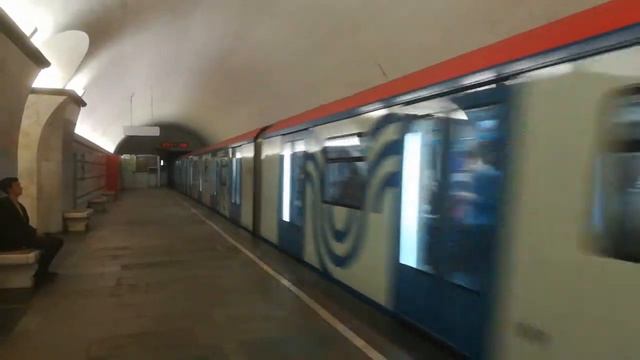 Поезд "Москва" на станции Проспект Мира смотреть онлайн