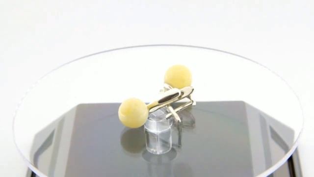 Серебряные серьги с белым янтарем "Кассиэль" смотреть онлайн