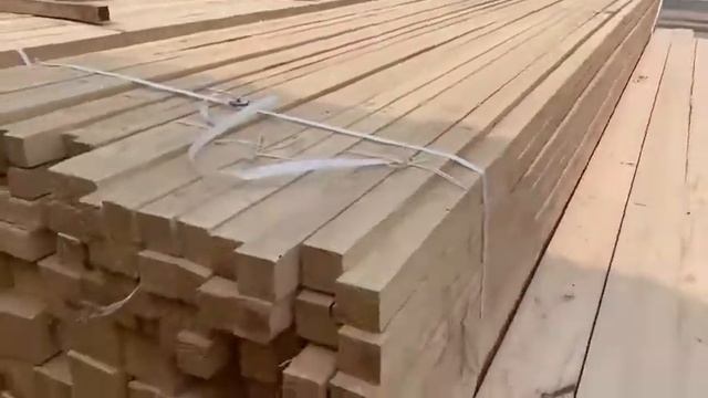 обрезная доска и брус для фундамента дома