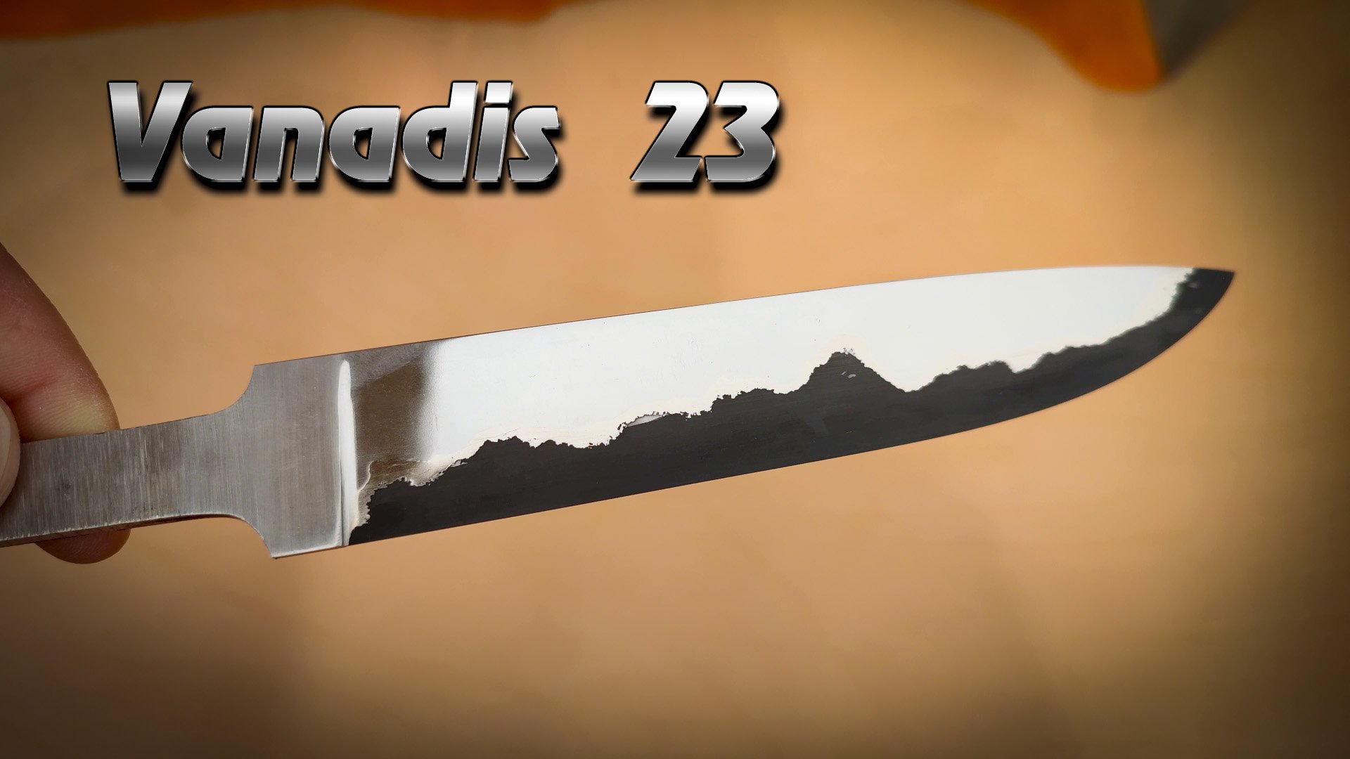 Кованный клинок из ламинатной стали с центром Vanadis 23