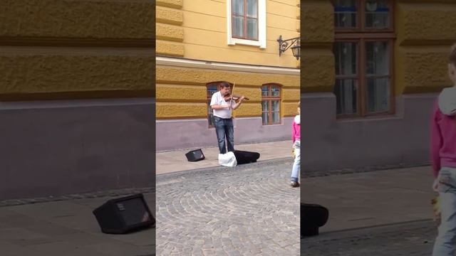Вуличний скрипач на Кобилянській смотреть онлайн