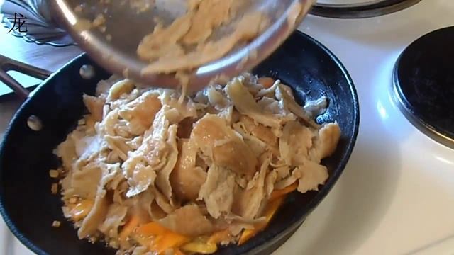 Соевое мясо жареное с яйцом. смотреть онлайн