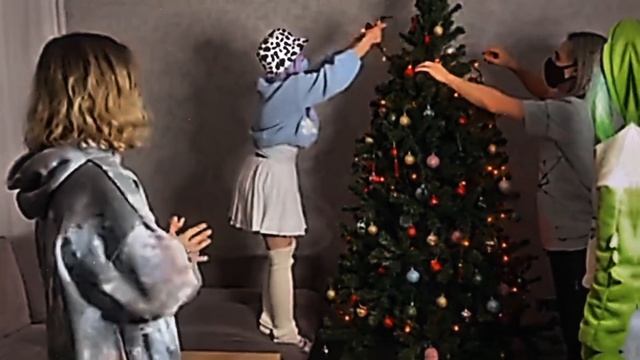 в коробке с карандашами ||| УЛЕЙ ||| смотреть онлайн