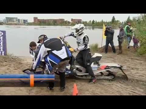 На озере Молодежное прошли традиционные гонки на снегоходах. смотреть онлайн