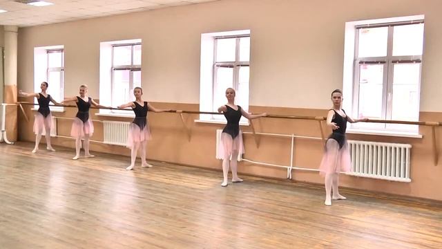 День открытых дверей прошел в Пинском колледже искусств смотреть онлайн