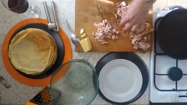 Блины с копчёной курицей, сыром и чесноком смотреть онлайн