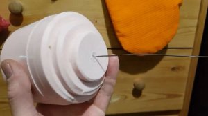 Как продеть фитиль в неразрезную форму для свечей