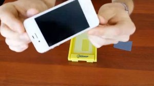 Универсальное устройство для наклеивания пленок на смартфоны Плёнкер
